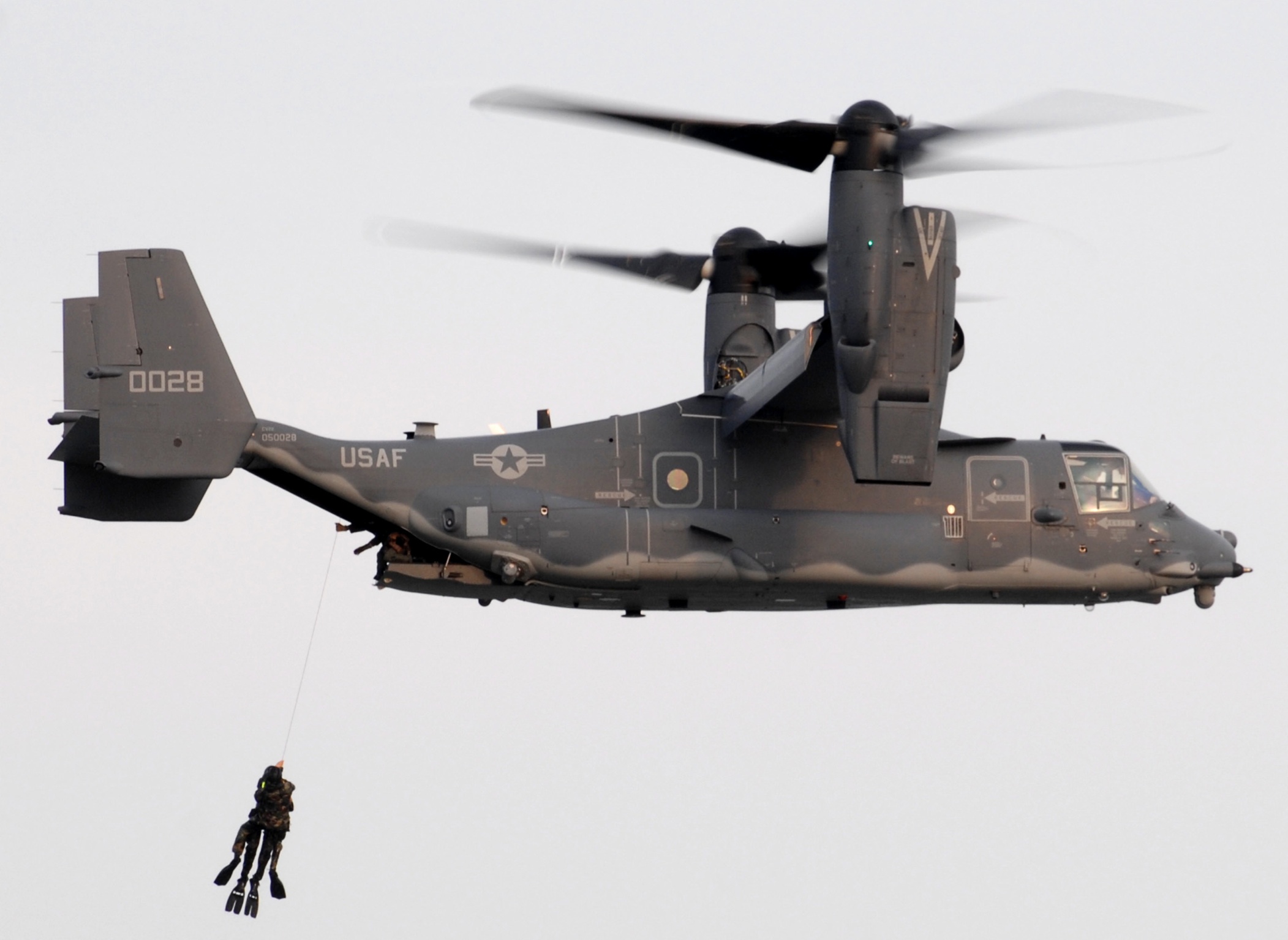 us_navy_seals_hoisted_into_af_cv-22.jpg